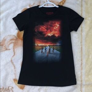 STRANGER THINGS T SHIRT ( JUNIORS X-SMALL )